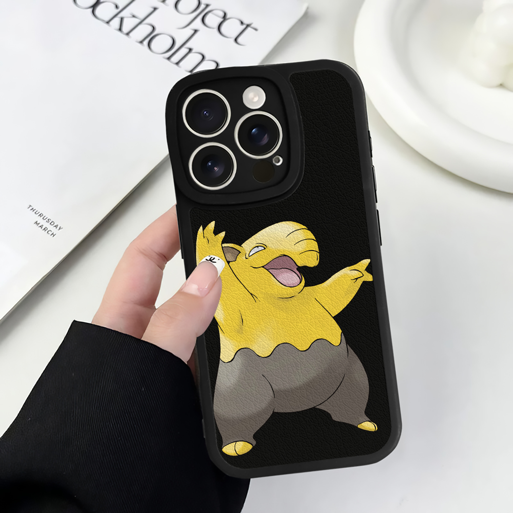 （画像用） ポケットモンスター Pokémon 【iPhone 16シリーズ対応】シリコンスマホケース（レザー調） 材質：シリコン
